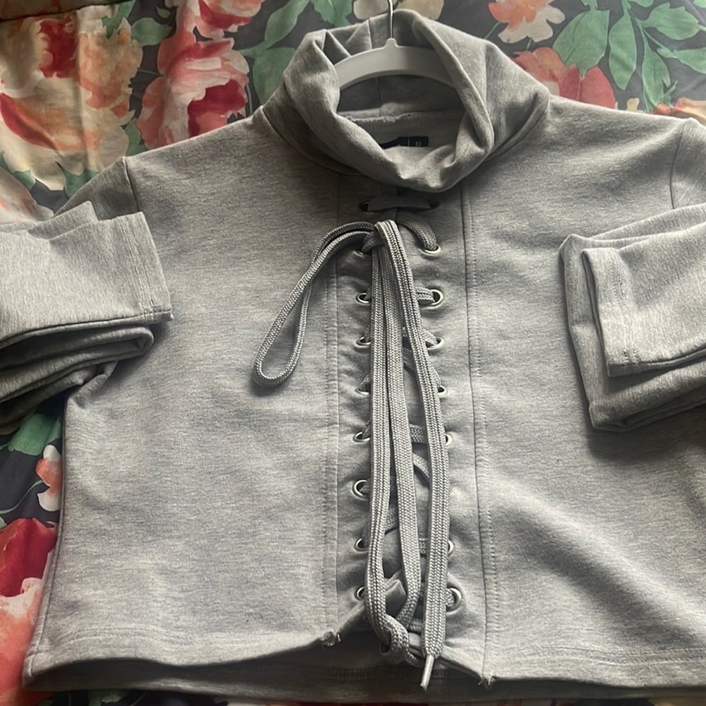grey turtle neck/long sleeves crop top